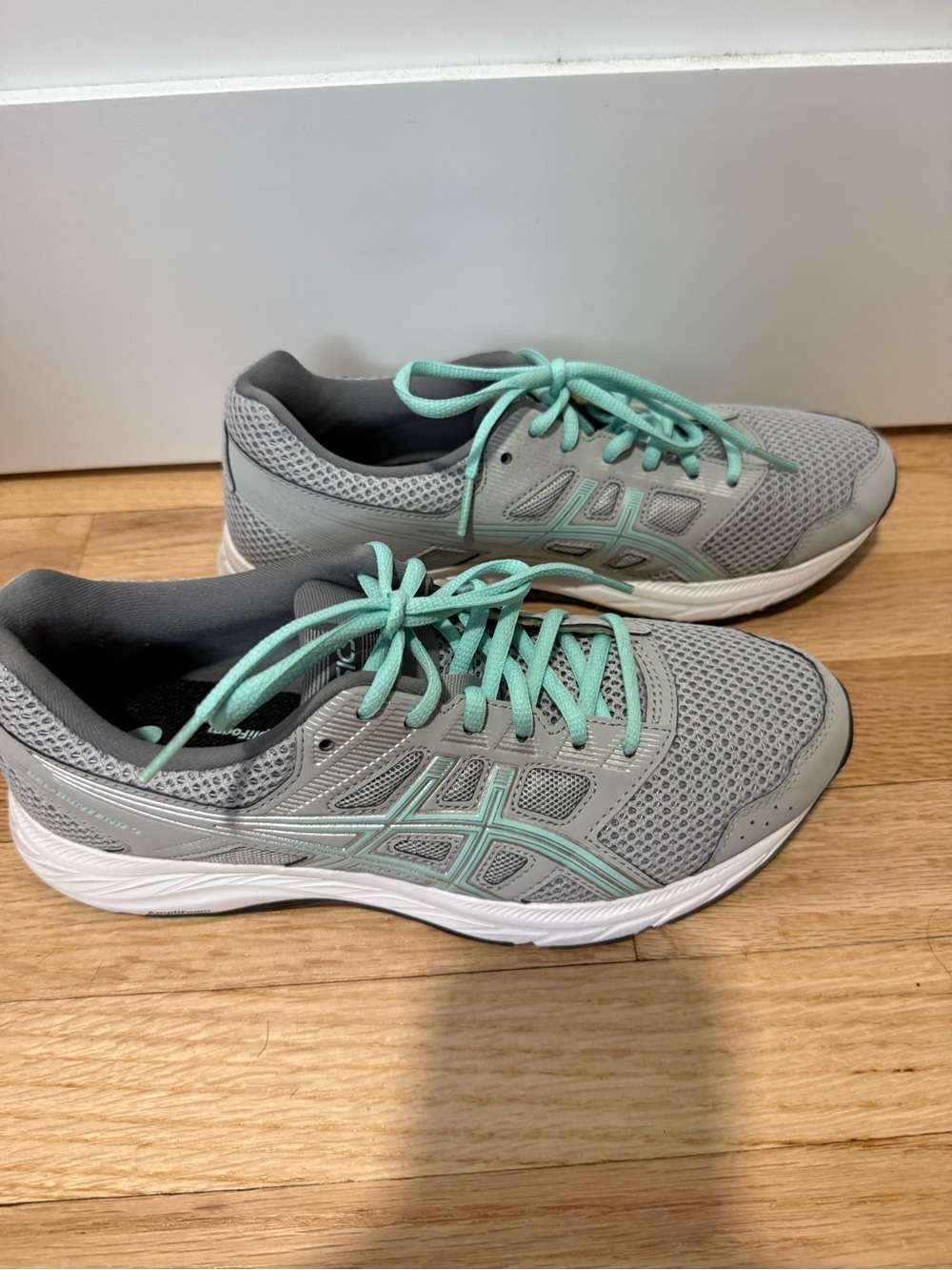 ASICS Gel Contend 5 Women's Light Gray Running Shoes with Aqua Laces